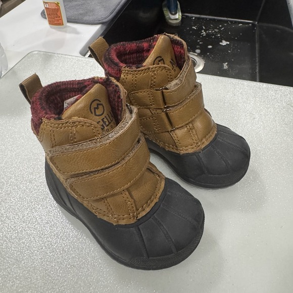 Mahco Outdoors Other - Magellan Toddler Duck Boots | Size 5D | Waterproof + Fleece-Lined